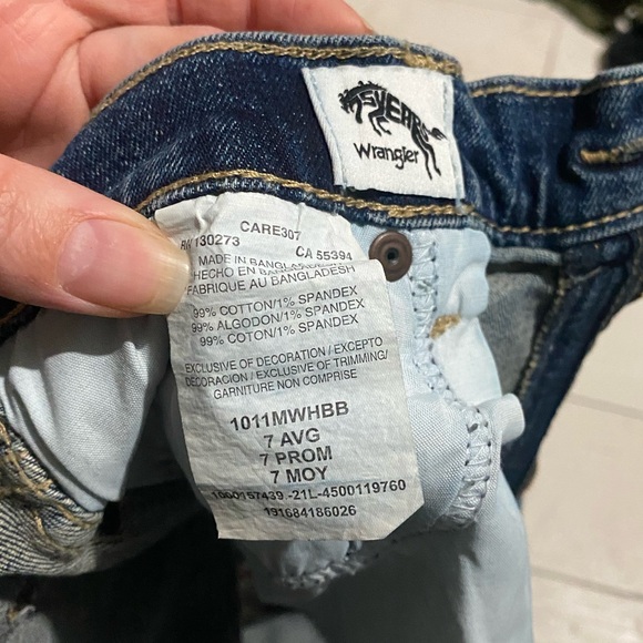 Wrangler women’s cut off jean shorts size 7 worn once! - Picture 4 of 4